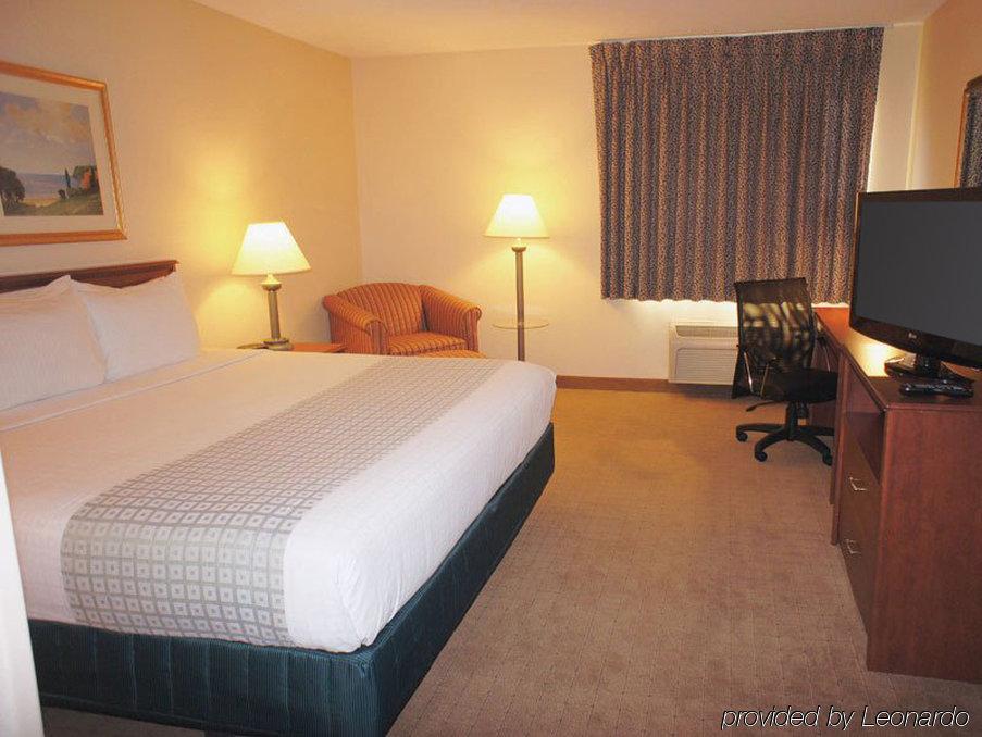 La Quinta Inn By Wyndham Auburn Worcester Номер фото